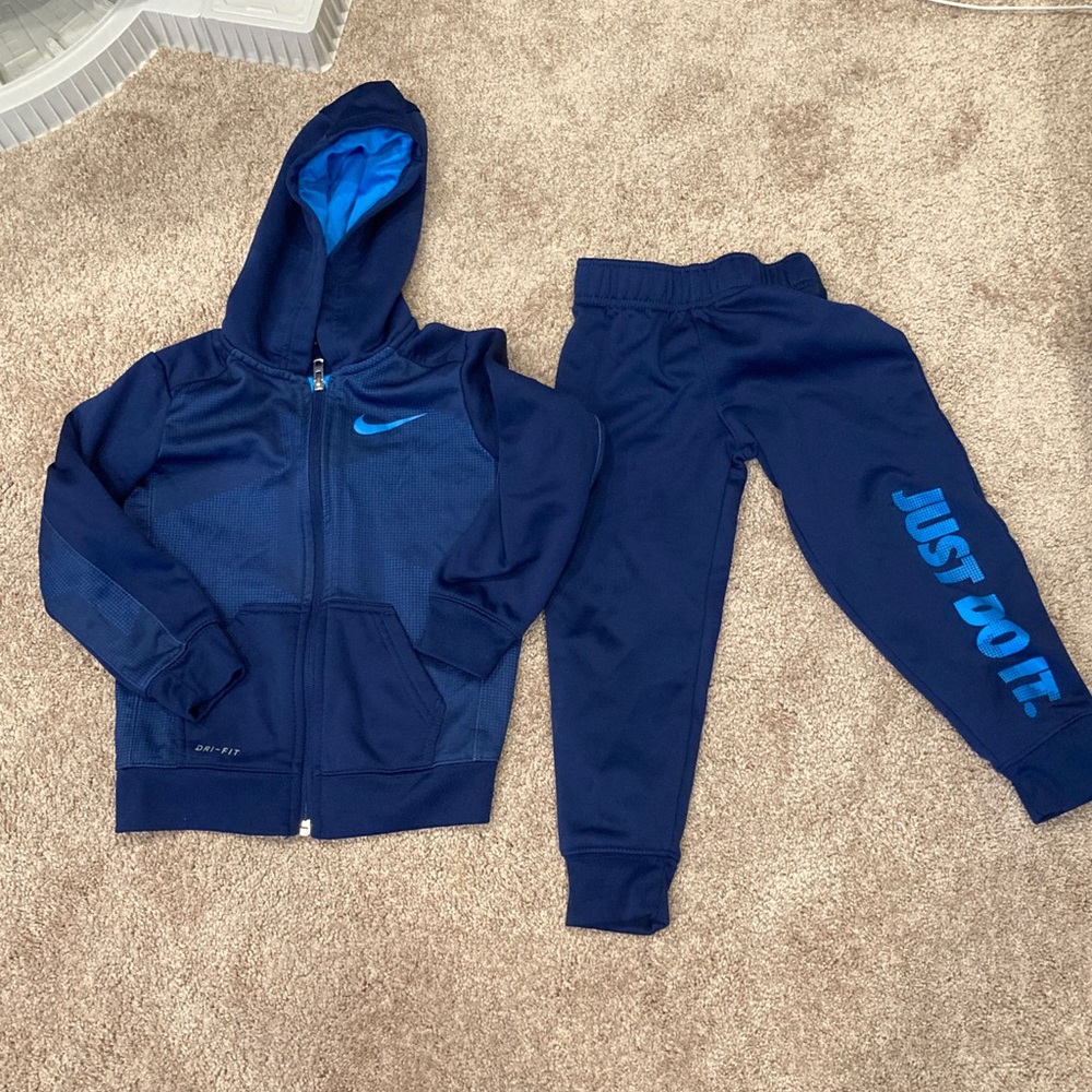 Nike set size 4